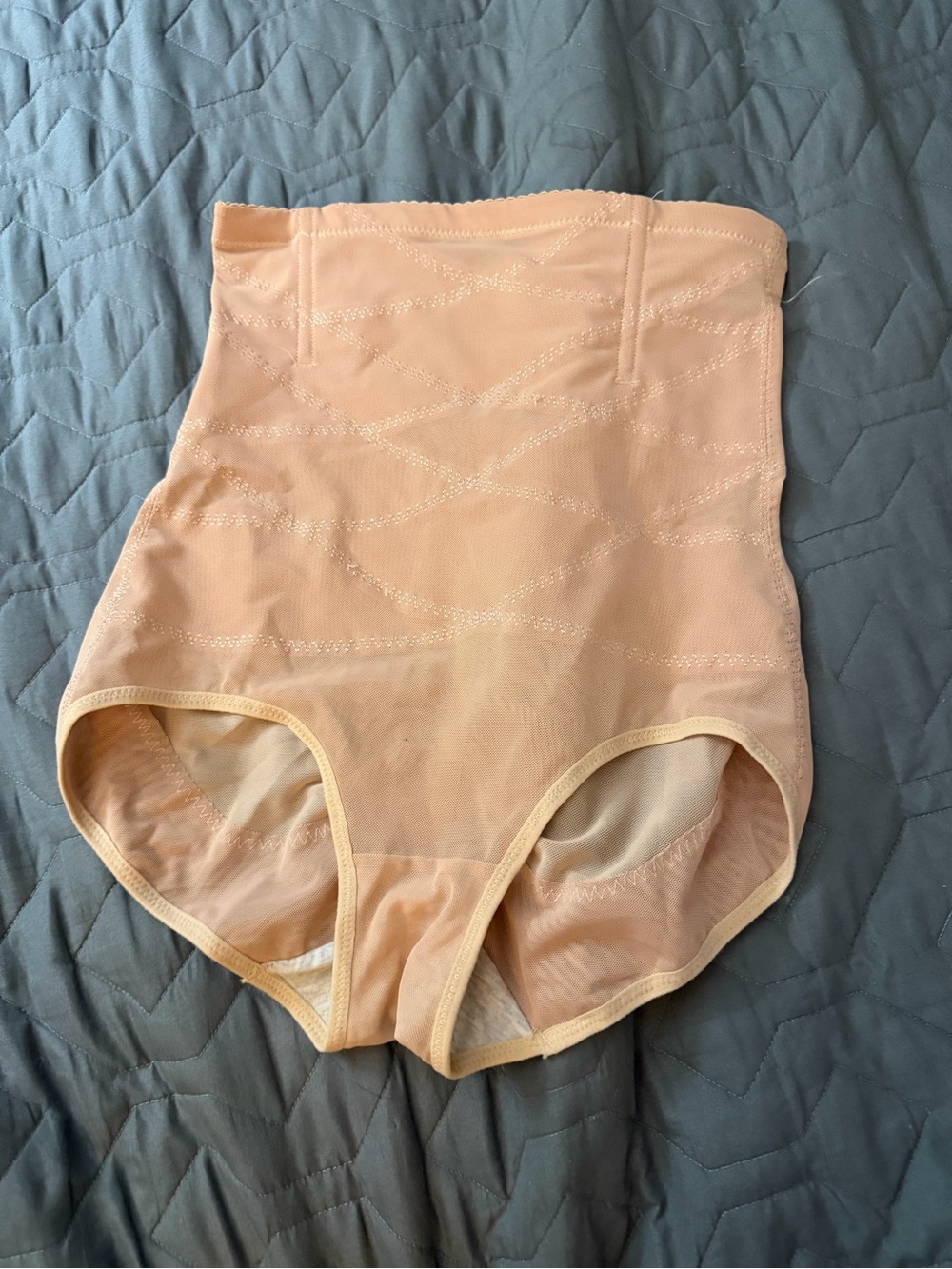 High-Waist Shaping Briefs in Peach